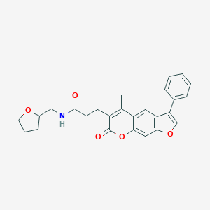 3-(5-methyl-7-oxo-3-phenylfuro[3,2-g]chromen-6-yl)-N-(oxolan-2-ylmethyl)propanamide